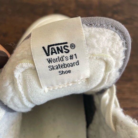 High- Top Vans - Picture 4 of 5